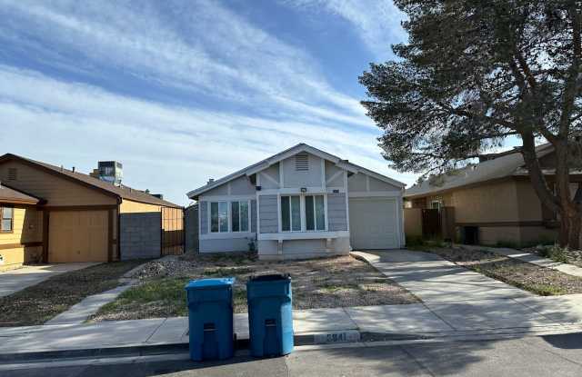 Photo of Spring Valley Single Story w/ 3 bedrooms, 2 baths, 1 car garage and fully fenced backyard