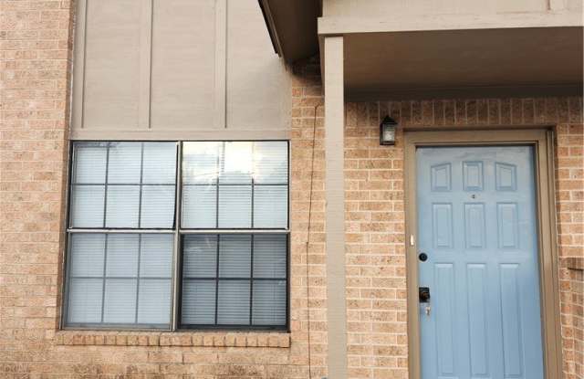 202 N Walnut