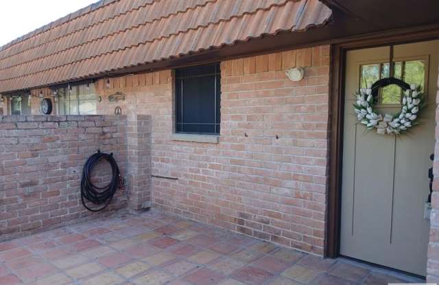 1400 PALM VALLEY DR W