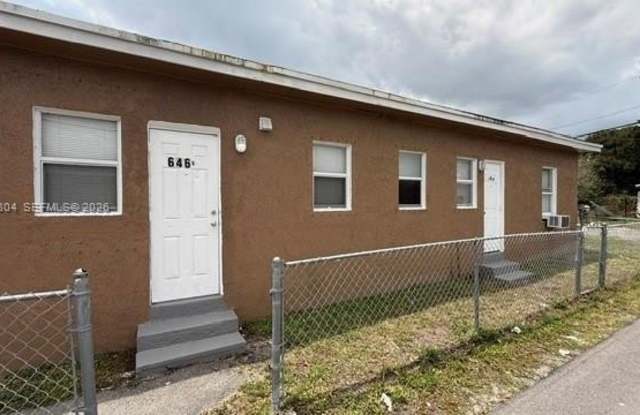 646 NW 14th Ter