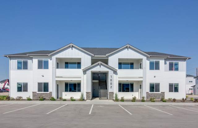 Experience Caldwell Living: Beautiful BRAND NEW 3 Bedroom Apartments!