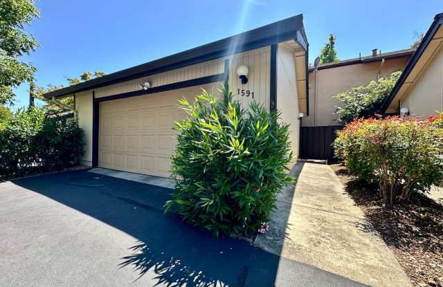 Photo of Spacious 3 Bed 2.5 Bath Walnut Creek Townhome - Commuter's Dream!