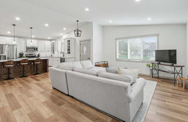 Newly Remodel 3 bed house