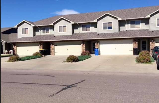 Beautiful West Side 3 Bed/2.5 Bath Townhome!