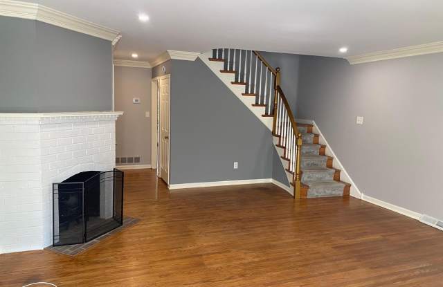 203 BLOOMINGDALE Avenue