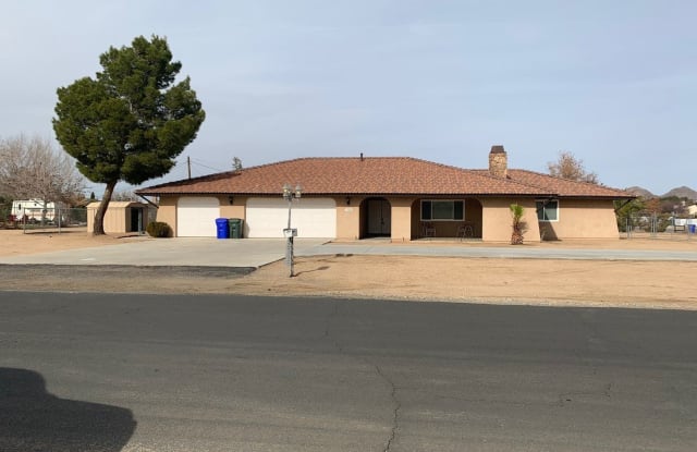 18966 Shoshonee Rd - 18966 Shoshonee Road, Apple Valley, CA 92307