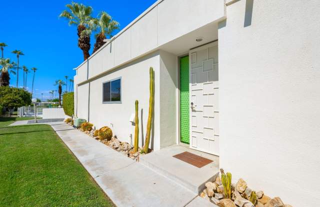 Photo of 800 E La Verne Way