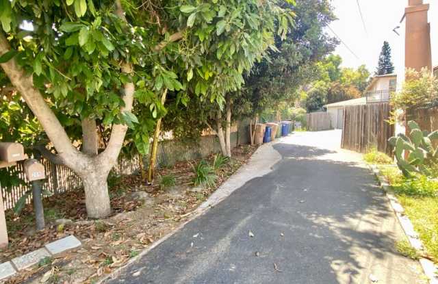 Midtown Ventura - Single story, three bedroom, two bath apartment