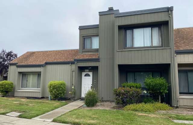 Spacious 2 Story 4BED/2.5BATH Located in a Coastal Community in the Desirable City of Alameda, Ca.