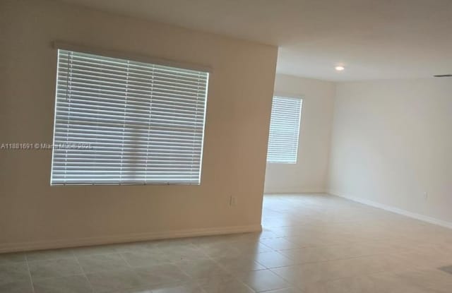 492 Taylor Groves DR