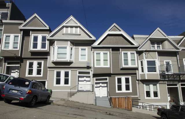 800 LYON Street