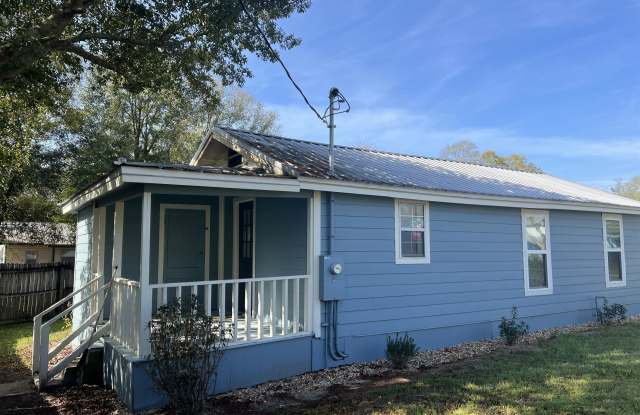 709 11th Street - 709 11th Street, DeFuniak Springs, FL 32435