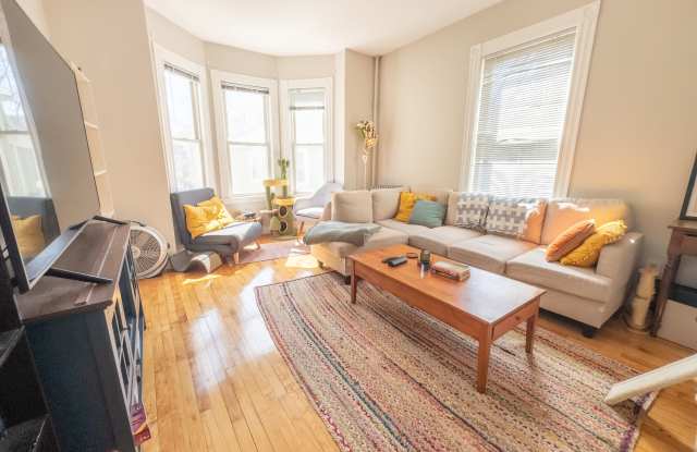 35 1/2 Essex StreetUnit 2