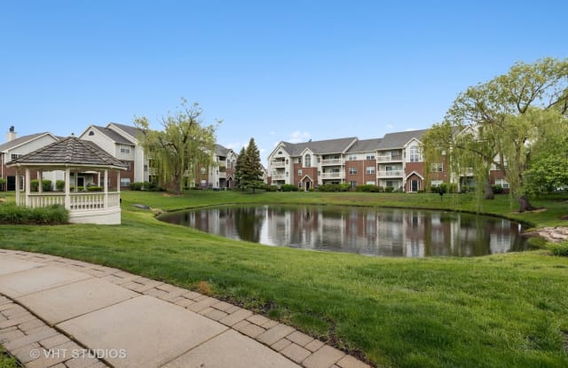 11 Kensington Circle - 11 Kensington Cir, Wheaton, IL 60189