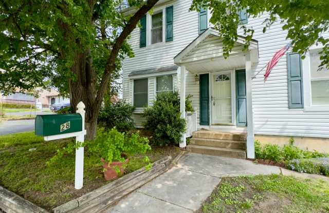 One-of-a-Kind 3-Bed/2-Bath Landsdowne Duplex! photos photos