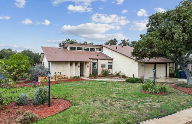 Photo of 4602 Pinecomb Woods Street