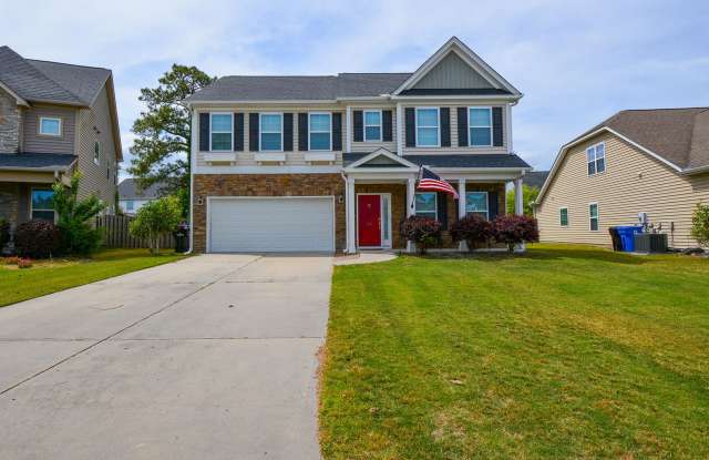 Gorgeous 5 Bedroom Home in Neighborhoods of Holly Ridge