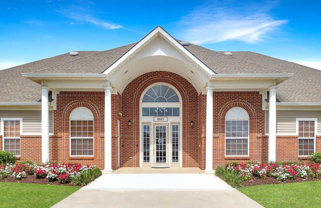 2-Bedroom Apartment Available Now (Lifestyle, Balance, Style)