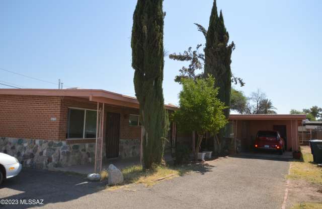 2412 N Bryant