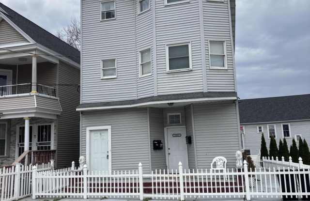 1633 Carrie Street