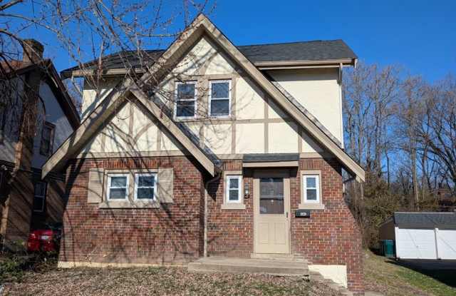 Photo of Beautiful 2 bedroom house with large yard, off street parking. Ready to move in!