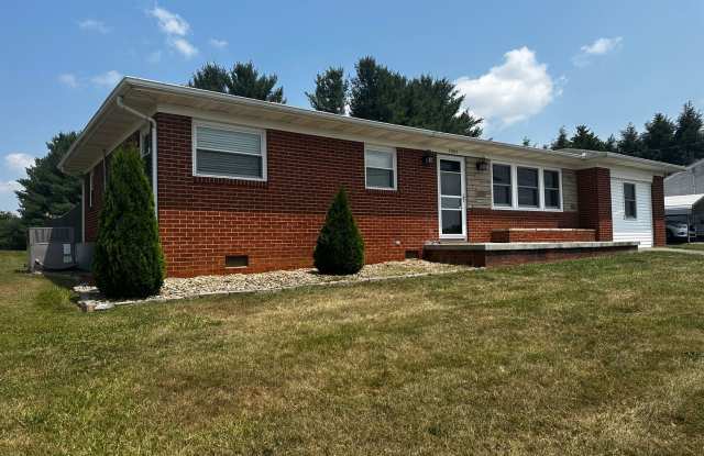 Photo of Move in special - 3 bedroom/2 bath brick home in W. Morristown.