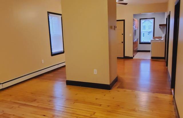 Photo of 572 Bradford Avenue - 1