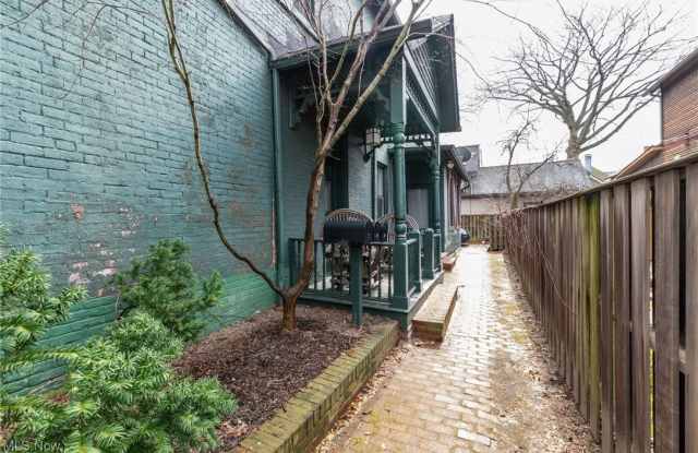 3001 Bridge Avenue unit: 2