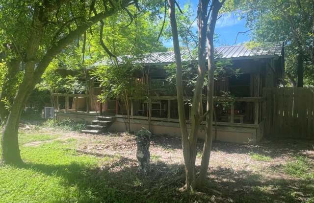 PRICE DROP / NEW ON MARKET (5 ACRE HOA GUADALUPE RIVER PARK COUPLE BLOCKS AWAY)