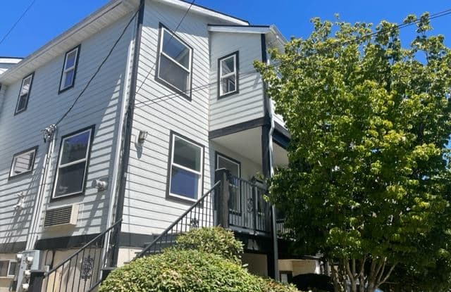 503 NE San Rafael A - 503 Northeast San Rafael Street, Portland, OR 97212