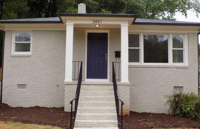 Charming Two Bedroom Duplex in Commonwealth Park!