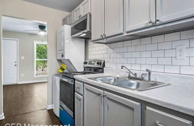 2300 & 2308 21st Avenue North / 2113 - 2119 23rd Street North Unit C32