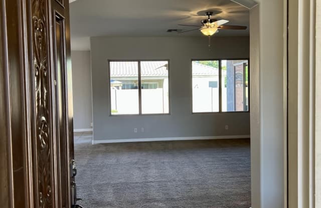 20296 E SONOQUI Boulevard