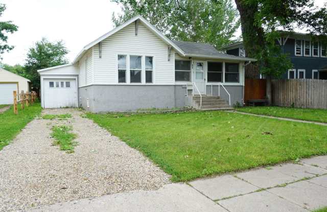 Charming Fully Remodeled Home with 4 Garage Stalls & Park Access in Central Minot