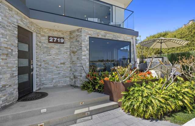 Luxury furnished one Bedroom with bayfront view