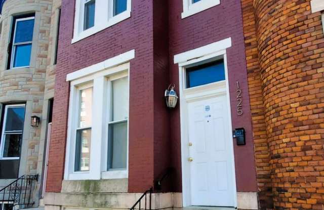 1225 E. Lanvale St./Large 3BR/1BA townhome in the Oliver neighborhood of East Baltimore. WATER INCLUDED