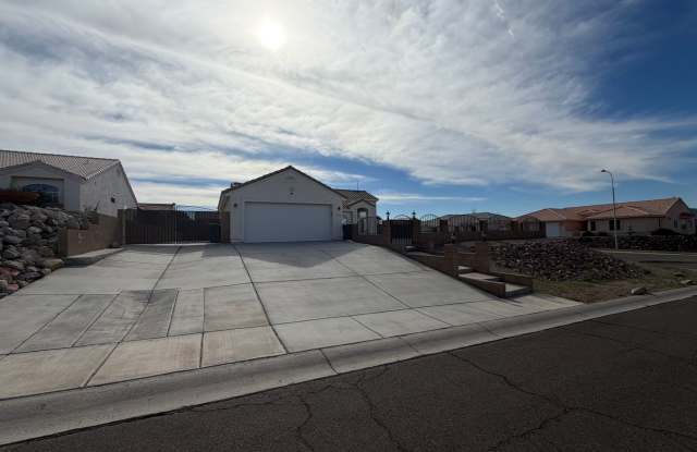Spacious 3-Bed Home on Large Corner Lot with Boat-Deep Garage & Views