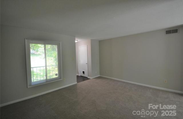 2013 Stoney Point Lane unit: 29