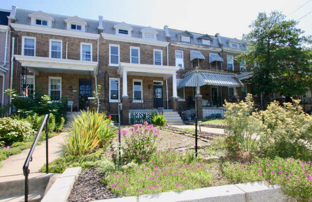 Spacious 5BR/3.5 Petworth Rowhome with Sun-Filled Living & Outdoor Spaces