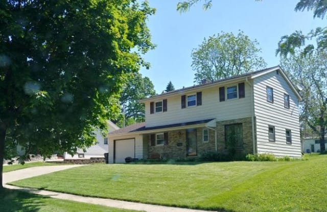 129 South Hine Ave. - 129 South Hine Avenue, Waukesha, WI 53188