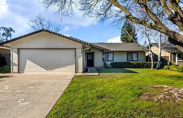 2829 Smoke Tree Cir - 2829 Smoke Tree Circle, Stockton, CA 95209