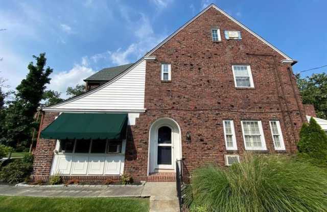 712 COVERDALE RD