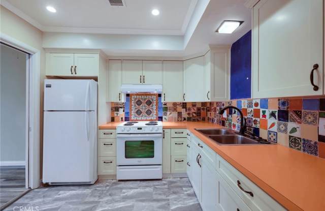 Photo of 1631 S Pomona Ave Unit D26