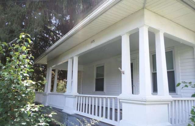 3 Bedroom 1.5 Bath House