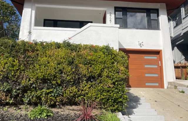 4 Bed 3 Bath - Spacious Backyard and Garage Parking - 2727 Park Boulevard, Oakland, CA 94606