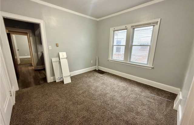 810 Thayer Street unit: 3