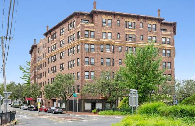 Photo of 8 Barstow Road unit: 2B