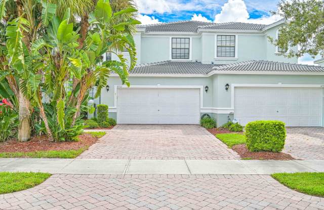 Photo of Luxurious 3+Loft Coach Home in Summit Place - 2 Car Garage - Pet OK W/Approval - Amazing Views!