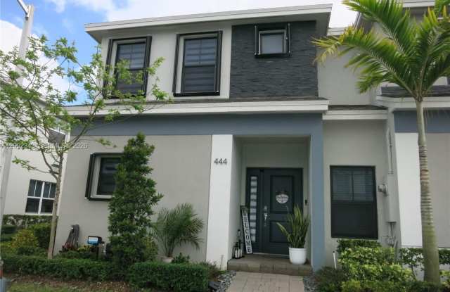 444 NE 1st Dr