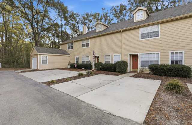 Townhome in Plantation Villas - Haile Plantation